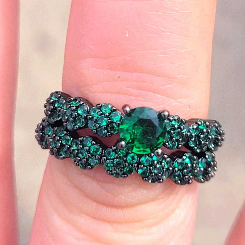 Green and Black Floral Two Layer Fashion Rings